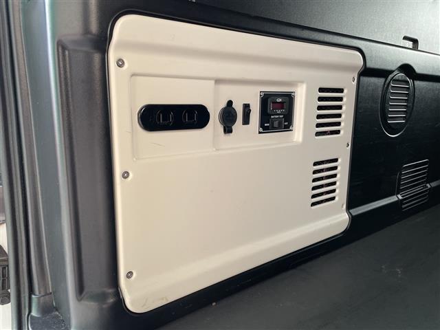 レジアスエースバン マルチロールトランスポーターＩＩ　４ＷＤ　アルパイン１１型ナビ　アルパインフリップダウンモニター　補助バッテリー　純正ベッドキット　フルセグ　Ｂカメラ　合皮コンビシート　ＡＣ１００Ｖ１００Ｗ　ＬＥＤライト・フォグ　ＴＲＤエアロ（29枚目）