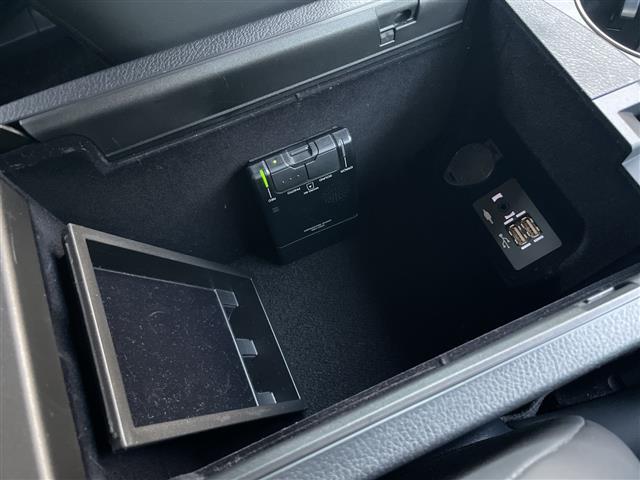 ＮＸ ＮＸ３００ｈ　バージョンＬ　１０．３インチナビ　フルセグ　Ｓ／Ｂカメラ　黒本革シート　前席エアシート　前後席パワーシート・ヒータ　パワーバックドア　ハンドルヒーター　セーフティシステムプラス　ブラインドスポットＭ　角型三眼ＬＥＤ（9枚目）