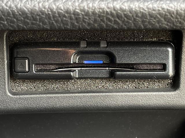 エルグランド 250ハイウェイスターS 4WD 社外SDナビ フルセグTV バックカメラ 両側パワースライドドア 合皮コンビシート 衝突軽減ブレーキ 追従クルーズコントロール 車線逸脱警報 前後ソナー 前方ドラレコ ETC LEDライト(9枚目)