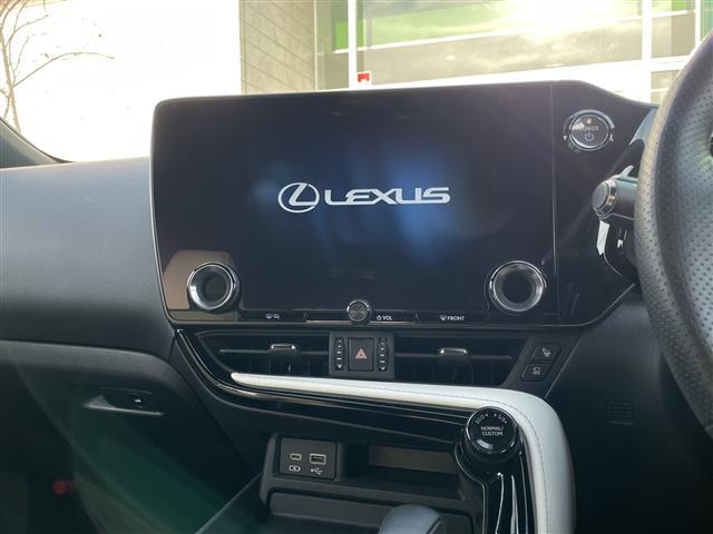ＮＸ ＮＸ３５０ｈ　Ｆスポーツ　４ＷＤ　純正１４インチＤＡナビ　フルセグ　パノラミックビューモニター　ムーンルーフ　レクサスチームメイト　アドバンストパーク　革エアシート　ヘッドアップディスプレイ　３眼ＬＥＤヘッドライト　純２０ＡＷ（5枚目）