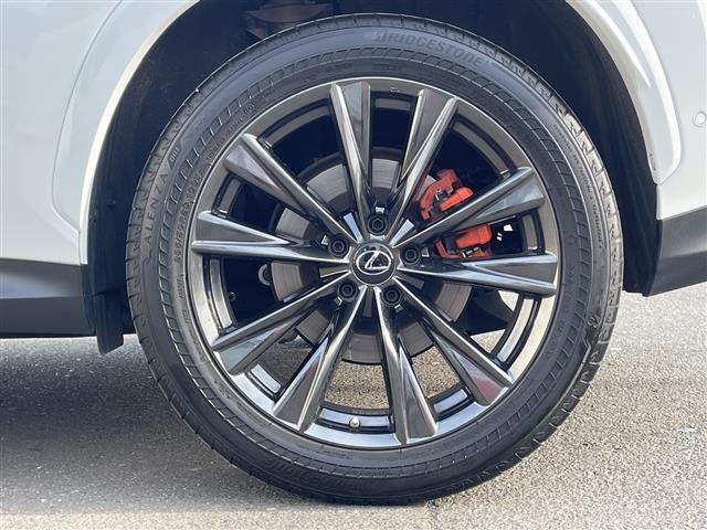 ＮＸ ＮＸ３５０ｈ　Ｆスポーツ　４ＷＤ　純正１４インチＤＡナビ　フルセグ　パノラミックビューモニター　ムーンルーフ　レクサスチームメイト　アドバンストパーク　革エアシート　ヘッドアップディスプレイ　３眼ＬＥＤヘッドライト　純２０ＡＷ（41枚目）