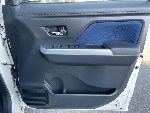 ルーミー カスタムＧ　Ｓ　４ＷＤ　純正ナビ　フルセグ　バックカメラ　両側パワースライドドア　スマアシＩＩ　衝突軽減　車線逸脱警報　誤発進抑制制御　クルーズコントロール　前席シートヒーター　ＥＴＣ　ＬＥＤランプ　純正１４ＡＷ（23枚目）