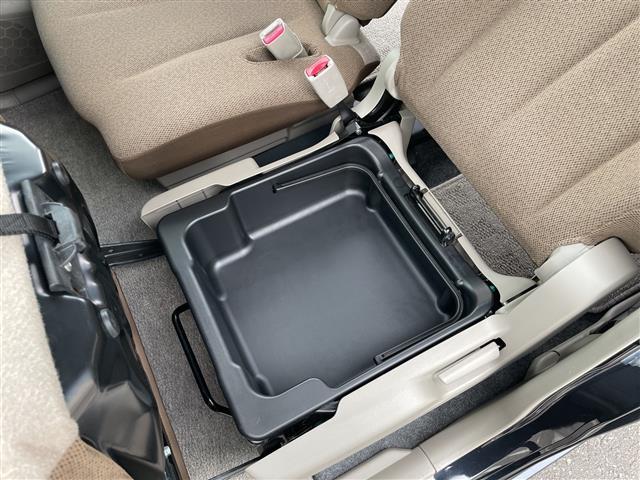 パレット リミテッドＩＩ　４ＷＤ　社外オーディオ　両側パワースライドドア　運転席シートヒーター　エンジンスターター　スマートキー　プッシュスタート　ＨＩＤヘッドライト　オートライト　純正フロアマット　スタッドレスタイヤ（22枚目）