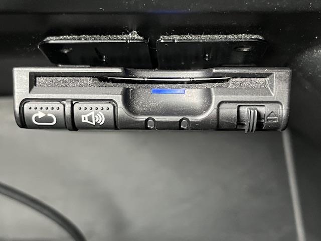 Ｎ－ＢＯＸカスタム Ｇ・ターボＬパッケージ　社外ナビ　クルーズコントロール　バックカメラ　両側パワースライドドア　ＥＴＣ　プッシュスタート　オートライト　横滑り防止装置　盗難防止装置　衝突軽減システム　エアバックＷ＋サイド　純正フロアマット（8枚目）