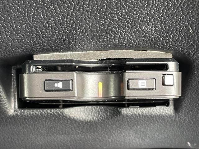 プリウス Ｓセーフティプラス　社外ナビ　フルセグＴＶ　モデリスタエアロ　ＥＴＣ　前方ドライブレコーダー　バックカメラ　ステアリングスイッチ　前後コーナーセンサー　オートマチックハイビーム　スマートキー　パーキングアシスト（9枚目）