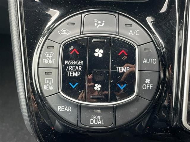 ノア Si ダブルバイビーII ワンオーナー 純正ナビ 両側パワースライドドア ETC クルーズコントロール フリップダウンモニター 前後ドライブレコーダー コーナーセンサー前後 Bカメラ オートマチックハイビーム オートライト(15枚目)