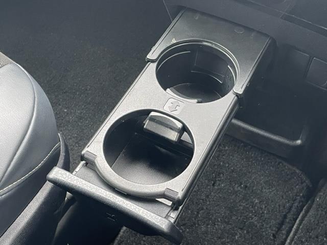 ノア Si ダブルバイビーII ワンオーナー 純正ナビ 両側パワースライドドア ETC クルーズコントロール フリップダウンモニター 前後ドライブレコーダー コーナーセンサー前後 Bカメラ オートマチックハイビーム オートライト(20枚目)