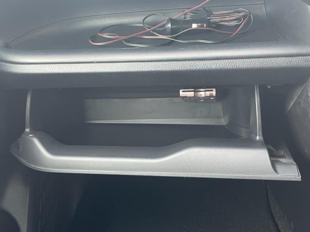 ノア Si ダブルバイビーII ワンオーナー 純正ナビ 両側パワースライドドア ETC クルーズコントロール フリップダウンモニター 前後ドライブレコーダー コーナーセンサー前後 Bカメラ オートマチックハイビーム オートライト(22枚目)