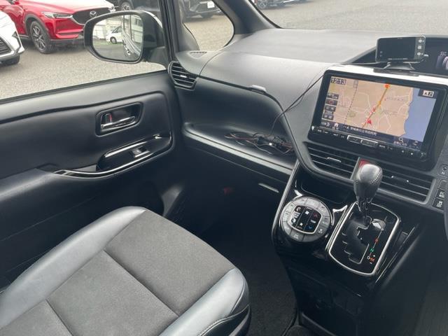 ノア Si ダブルバイビーII ワンオーナー 純正ナビ 両側パワースライドドア ETC クルーズコントロール フリップダウンモニター 前後ドライブレコーダー コーナーセンサー前後 Bカメラ オートマチックハイビーム オートライト(23枚目)