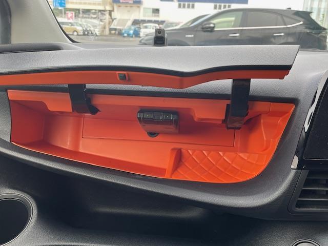 シエンタ ファンベースX 純正ナビ 衝突軽減システム バックカメラ 片側パワースライドドア ドライブレコーダー コーナーセンサー前後 アイドリングストップ 電動格納ミラー 横滑り防止装置 リモコンキー 社外フロアマット(12枚目)