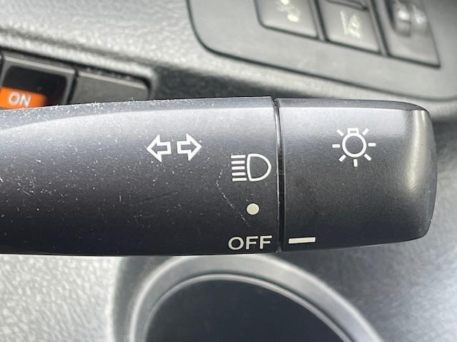 シエンタ ファンベースX 純正ナビ 衝突軽減システム バックカメラ 片側パワースライドドア ドライブレコーダー コーナーセンサー前後 アイドリングストップ 電動格納ミラー 横滑り防止装置 リモコンキー 社外フロアマット(19枚目)