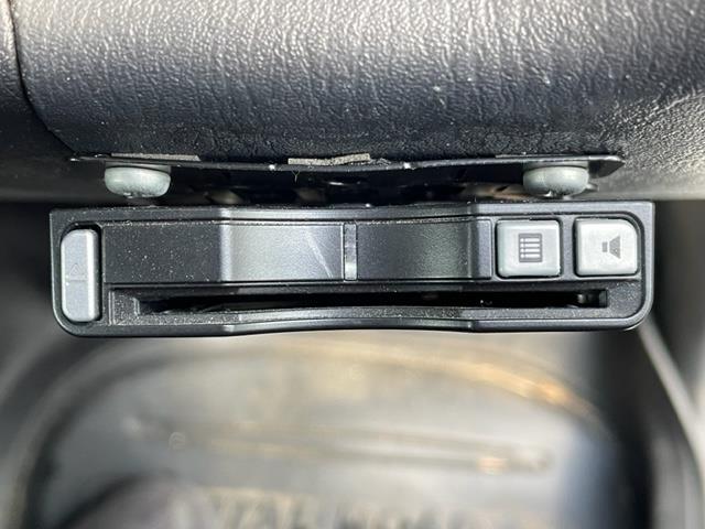 ジムニー ランドベンチャー ナビ ルーフレール ETC シートヒーター ドライブレコーダー 純正アルミホイール スペアキー スペアタイヤ リモコンキー ASSURAレーダー探知機 ハーフレザーシート 4WD パワーウィンドウ(4枚目)