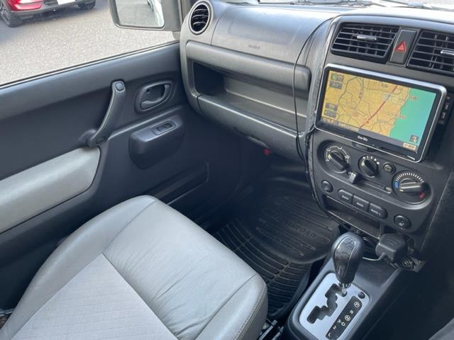 ジムニー ランドベンチャー ナビ ルーフレール ETC シートヒーター ドライブレコーダー 純正アルミホイール スペアキー スペアタイヤ リモコンキー ASSURAレーダー探知機 ハーフレザーシート 4WD パワーウィンドウ(17枚目)