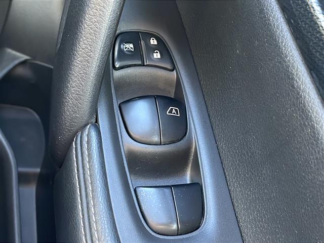 エクストレイル ２０Ｘ　ＨＶエクストリーマＸエマジェンシーブレーキＰ　純正ナビ　衝突軽減システム　バックカメラ　コーナーセンサー前後　ルーフレール　ＬＥＤヘッドライト　スマートキー　シートヒーター　ＥＴＣ　ダウンヒルアシストコントロール　４ＷＤ　スペアキー（20枚目）