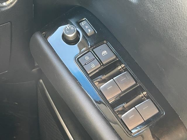 アルファード ２．５Ｓ　Ｃパッケージ　純正ナビ　衝突軽減システム　両側パワースライドドア　バックカメラ　ＥＴＣ２．０　ブラインドスポットモニター　ＬＥＤヘッドライト　クルーズコントロール　全席パワーシート　ドライブレコーダー　エアシート（23枚目）