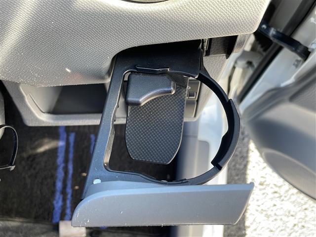 ＡＺワゴン ＸＧ　１３インチＧＲＡＳＳアルミホイール　社外アルミホイール付きスタッドレスタイヤセット４本　ＥＴＣ　オーディオ　ＣＤチェンジャー　純正フロアマット　パワーステアリング　パワーウィンドウ（6枚目）