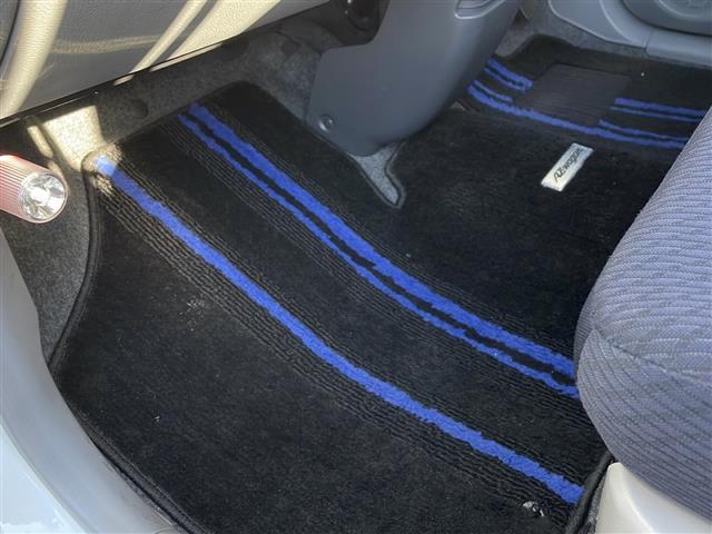 ＡＺワゴン ＸＧ　１３インチＧＲＡＳＳアルミホイール　社外アルミホイール付きスタッドレスタイヤセット４本　ＥＴＣ　オーディオ　ＣＤチェンジャー　純正フロアマット　パワーステアリング　パワーウィンドウ（15枚目）