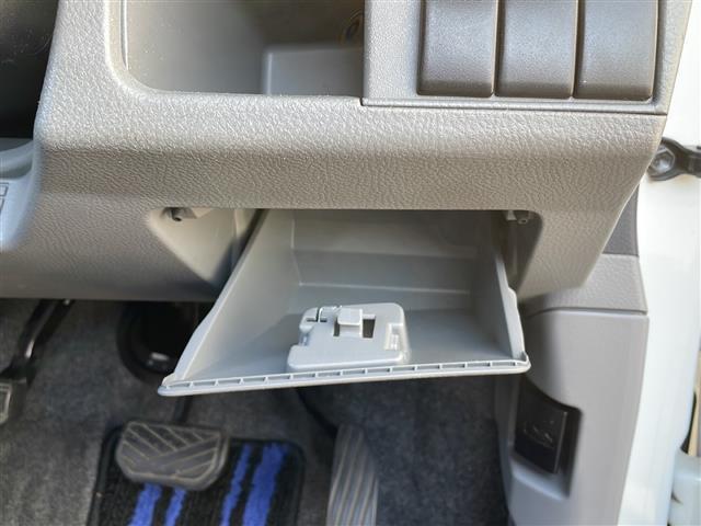 ＡＺワゴン ＸＧ　１３インチＧＲＡＳＳアルミホイール　社外アルミホイール付きスタッドレスタイヤセット４本　ＥＴＣ　オーディオ　ＣＤチェンジャー　純正フロアマット　パワーステアリング　パワーウィンドウ（18枚目）