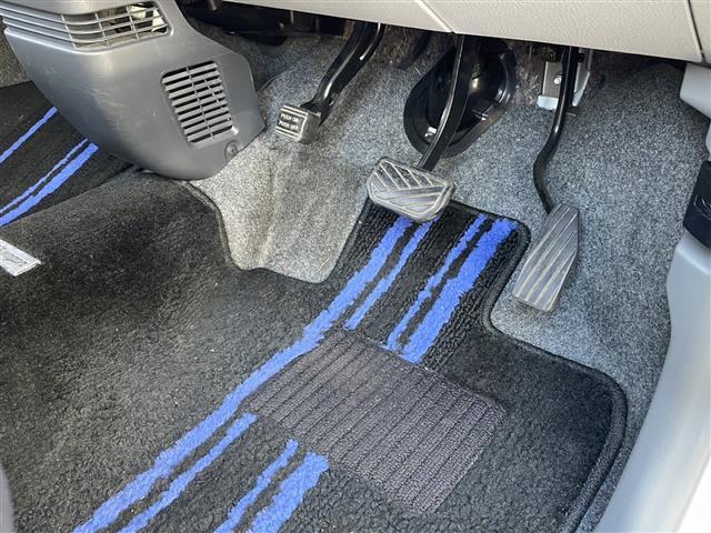 ＡＺワゴン ＸＧ　１３インチＧＲＡＳＳアルミホイール　社外アルミホイール付きスタッドレスタイヤセット４本　ＥＴＣ　オーディオ　ＣＤチェンジャー　純正フロアマット　パワーステアリング　パワーウィンドウ（22枚目）