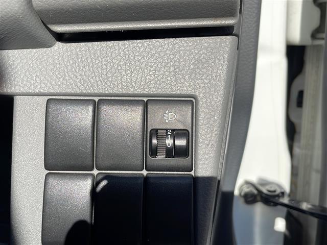 ＡＺワゴン ＸＧ　１３インチＧＲＡＳＳアルミホイール　社外アルミホイール付きスタッドレスタイヤセット４本　ＥＴＣ　オーディオ　ＣＤチェンジャー　純正フロアマット　パワーステアリング　パワーウィンドウ（24枚目）