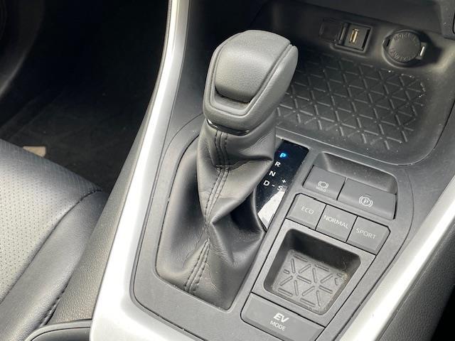 ＲＡＶ４ ハイブリッドＸ　純正ナビ　衝突軽減システム　バックカメラ　コーナーセンサー前後　ブラインドスポットモニター　ＬＥＤヘッドライト　純正アルミホイール　ＥＴＣ　プッシュスタート　オートマチックハイビーム　レーンキープ（8枚目）