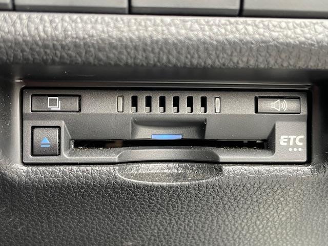 ＲＡＶ４ ハイブリッドＸ　純正ナビ　衝突軽減システム　バックカメラ　コーナーセンサー前後　ブラインドスポットモニター　ＬＥＤヘッドライト　純正アルミホイール　ＥＴＣ　プッシュスタート　オートマチックハイビーム　レーンキープ（12枚目）