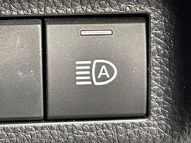 ＲＡＶ４ ハイブリッドＸ　純正ナビ　衝突軽減システム　バックカメラ　コーナーセンサー前後　ブラインドスポットモニター　ＬＥＤヘッドライト　純正アルミホイール　ＥＴＣ　プッシュスタート　オートマチックハイビーム　レーンキープ（13枚目）