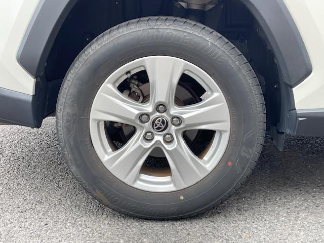 ＲＡＶ４ ハイブリッドＸ　純正ナビ　衝突軽減システム　バックカメラ　コーナーセンサー前後　ブラインドスポットモニター　ＬＥＤヘッドライト　純正アルミホイール　ＥＴＣ　プッシュスタート　オートマチックハイビーム　レーンキープ（41枚目）