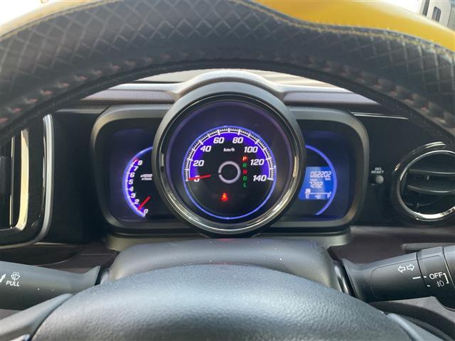 N-ONE プレミアム・Lパッケージ 社外ナビ バックカメラ ドライブレコーダー ETC アイドリングストップ 電動格納ミラー プッシュスタート 純正14インチアルミホイール 純正フロアマット 横滑り防止装置 盗難防止装置 冬タイヤ付き(6枚目)