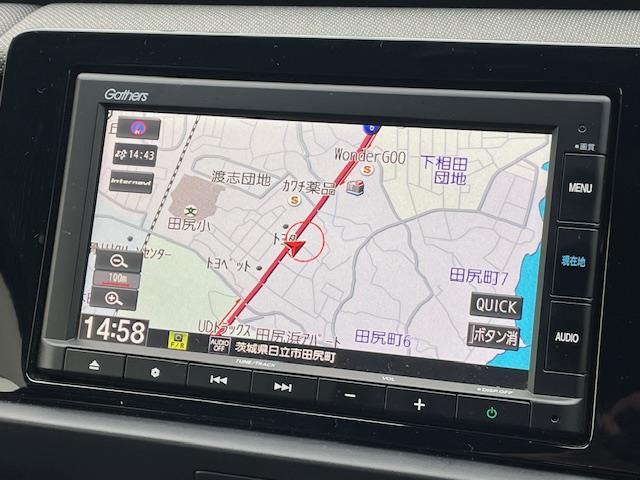 フィット ｅ：ＨＥＶクロスター　純正ナビ　衝突軽減システム　バックカメラ　コーナーセンサー前後　レーダークルーズコントロール　ドライブレコーダー前後　電動格納ミラー　アイドリングストップ　置くだけ充電器　オートライト　ＥＴＣ（3枚目）