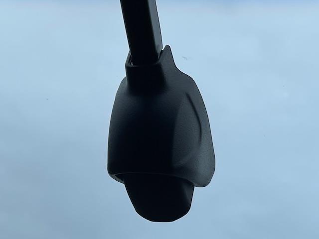 フィット ｅ：ＨＥＶクロスター　純正ナビ　衝突軽減システム　バックカメラ　コーナーセンサー前後　レーダークルーズコントロール　ドライブレコーダー前後　電動格納ミラー　アイドリングストップ　置くだけ充電器　オートライト　ＥＴＣ（6枚目）