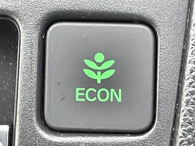 フィット ｅ：ＨＥＶクロスター　純正ナビ　衝突軽減システム　バックカメラ　コーナーセンサー前後　レーダークルーズコントロール　ドライブレコーダー前後　電動格納ミラー　アイドリングストップ　置くだけ充電器　オートライト　ＥＴＣ（9枚目）