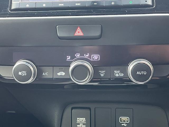 フィット ｅ：ＨＥＶクロスター　純正ナビ　衝突軽減システム　バックカメラ　コーナーセンサー前後　レーダークルーズコントロール　ドライブレコーダー前後　電動格納ミラー　アイドリングストップ　置くだけ充電器　オートライト　ＥＴＣ（11枚目）