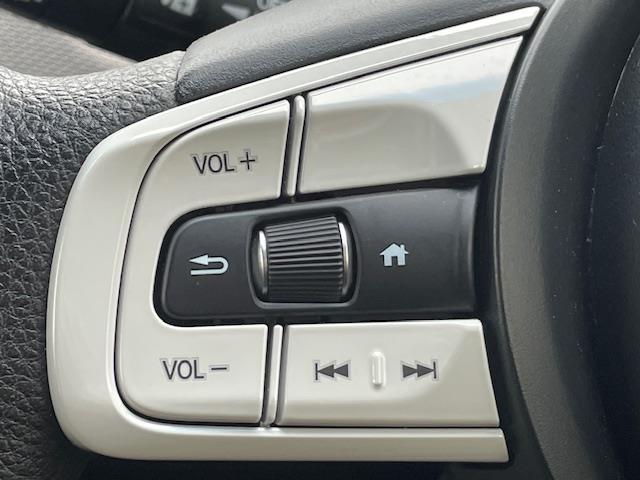 フィット ｅ：ＨＥＶクロスター　純正ナビ　衝突軽減システム　バックカメラ　コーナーセンサー前後　レーダークルーズコントロール　ドライブレコーダー前後　電動格納ミラー　アイドリングストップ　置くだけ充電器　オートライト　ＥＴＣ（13枚目）