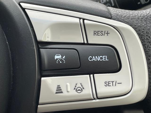 フィット ｅ：ＨＥＶクロスター　純正ナビ　衝突軽減システム　バックカメラ　コーナーセンサー前後　レーダークルーズコントロール　ドライブレコーダー前後　電動格納ミラー　アイドリングストップ　置くだけ充電器　オートライト　ＥＴＣ（14枚目）