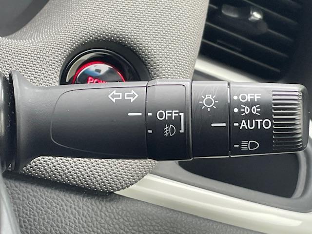 フィット ｅ：ＨＥＶクロスター　純正ナビ　衝突軽減システム　バックカメラ　コーナーセンサー前後　レーダークルーズコントロール　ドライブレコーダー前後　電動格納ミラー　アイドリングストップ　置くだけ充電器　オートライト　ＥＴＣ（17枚目）