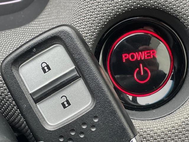 フィット ｅ：ＨＥＶクロスター　純正ナビ　衝突軽減システム　バックカメラ　コーナーセンサー前後　レーダークルーズコントロール　ドライブレコーダー前後　電動格納ミラー　アイドリングストップ　置くだけ充電器　オートライト　ＥＴＣ（18枚目）