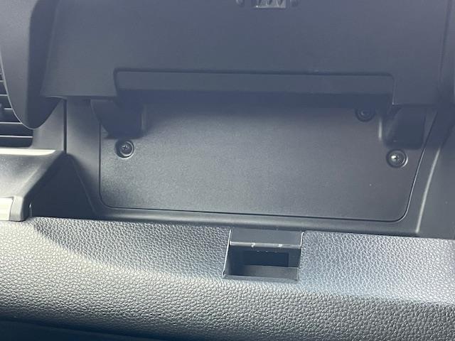 フィット ｅ：ＨＥＶクロスター　純正ナビ　衝突軽減システム　バックカメラ　コーナーセンサー前後　レーダークルーズコントロール　ドライブレコーダー前後　電動格納ミラー　アイドリングストップ　置くだけ充電器　オートライト　ＥＴＣ（20枚目）