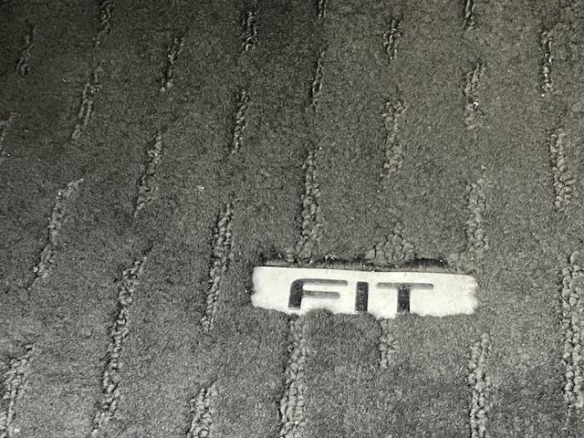 フィット ｅ：ＨＥＶクロスター　純正ナビ　衝突軽減システム　バックカメラ　コーナーセンサー前後　レーダークルーズコントロール　ドライブレコーダー前後　電動格納ミラー　アイドリングストップ　置くだけ充電器　オートライト　ＥＴＣ（22枚目）