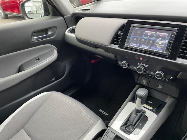 フィット ｅ：ＨＥＶクロスター　純正ナビ　衝突軽減システム　バックカメラ　コーナーセンサー前後　レーダークルーズコントロール　ドライブレコーダー前後　電動格納ミラー　アイドリングストップ　置くだけ充電器　オートライト　ＥＴＣ（23枚目）