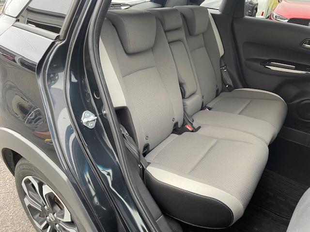 フィット ｅ：ＨＥＶクロスター　純正ナビ　衝突軽減システム　バックカメラ　コーナーセンサー前後　レーダークルーズコントロール　ドライブレコーダー前後　電動格納ミラー　アイドリングストップ　置くだけ充電器　オートライト　ＥＴＣ（26枚目）