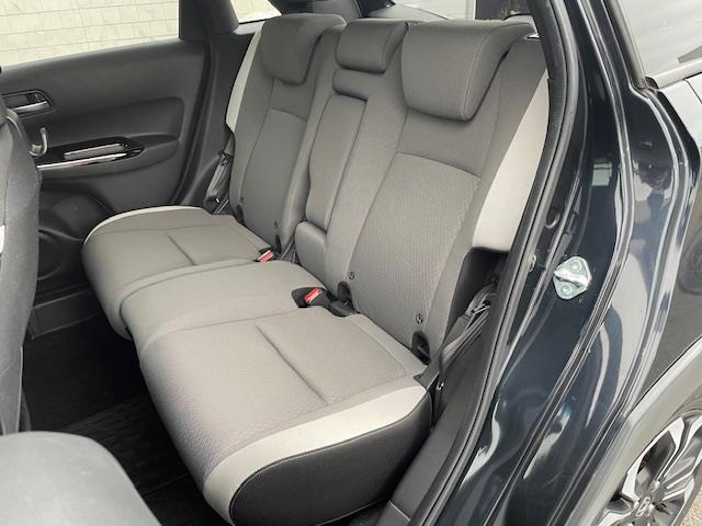 フィット ｅ：ＨＥＶクロスター　純正ナビ　衝突軽減システム　バックカメラ　コーナーセンサー前後　レーダークルーズコントロール　ドライブレコーダー前後　電動格納ミラー　アイドリングストップ　置くだけ充電器　オートライト　ＥＴＣ（27枚目）