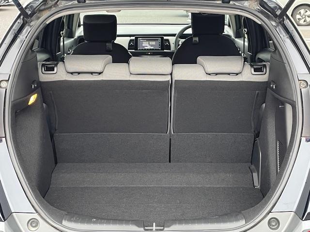 フィット ｅ：ＨＥＶクロスター　純正ナビ　衝突軽減システム　バックカメラ　コーナーセンサー前後　レーダークルーズコントロール　ドライブレコーダー前後　電動格納ミラー　アイドリングストップ　置くだけ充電器　オートライト　ＥＴＣ（28枚目）