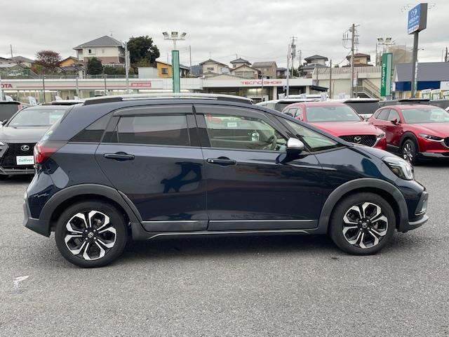 フィット ｅ：ＨＥＶクロスター　純正ナビ　衝突軽減システム　バックカメラ　コーナーセンサー前後　レーダークルーズコントロール　ドライブレコーダー前後　電動格納ミラー　アイドリングストップ　置くだけ充電器　オートライト　ＥＴＣ（35枚目）