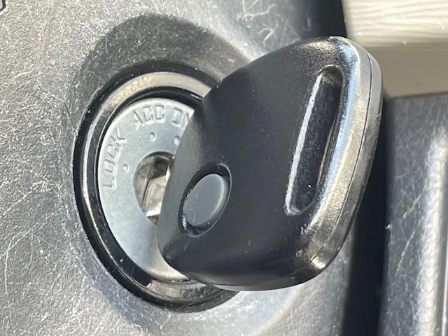 ワゴンＲ ＦＸ　１４インチｗａｒｅｎアルミホイール　純正アルミホイール付サマータイヤ４本　オーディオ　ＣＤチェンジャー　ＥＴＣ　アイドリングストップ　オートエアコン　パワーウィンドウ　純正フロアマット（4枚目）