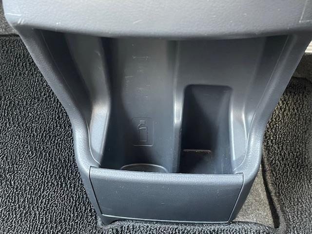 ワゴンＲ ＦＸ　１４インチｗａｒｅｎアルミホイール　純正アルミホイール付サマータイヤ４本　オーディオ　ＣＤチェンジャー　ＥＴＣ　アイドリングストップ　オートエアコン　パワーウィンドウ　純正フロアマット（13枚目）