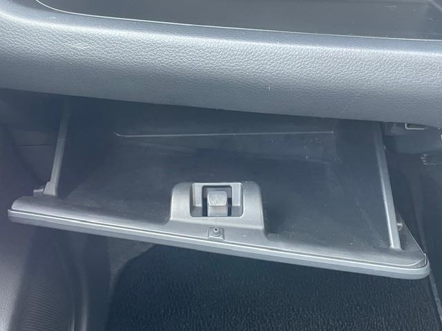 ワゴンＲ ＦＸ　１４インチｗａｒｅｎアルミホイール　純正アルミホイール付サマータイヤ４本　オーディオ　ＣＤチェンジャー　ＥＴＣ　アイドリングストップ　オートエアコン　パワーウィンドウ　純正フロアマット（17枚目）