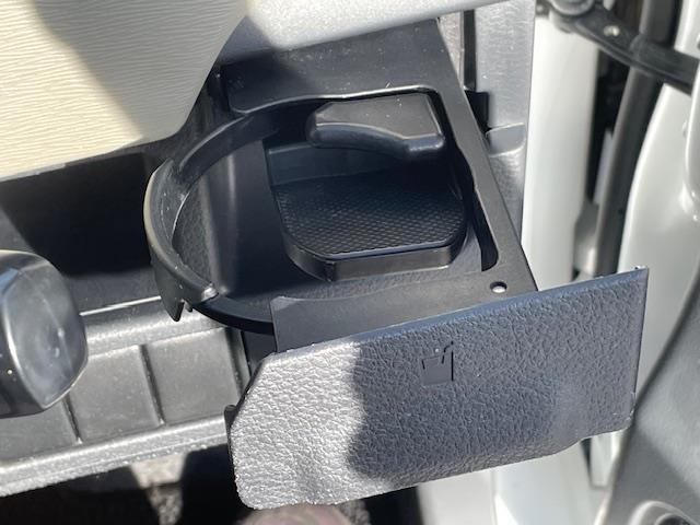 ワゴンＲ ＦＸ　１４インチｗａｒｅｎアルミホイール　純正アルミホイール付サマータイヤ４本　オーディオ　ＣＤチェンジャー　ＥＴＣ　アイドリングストップ　オートエアコン　パワーウィンドウ　純正フロアマット（19枚目）