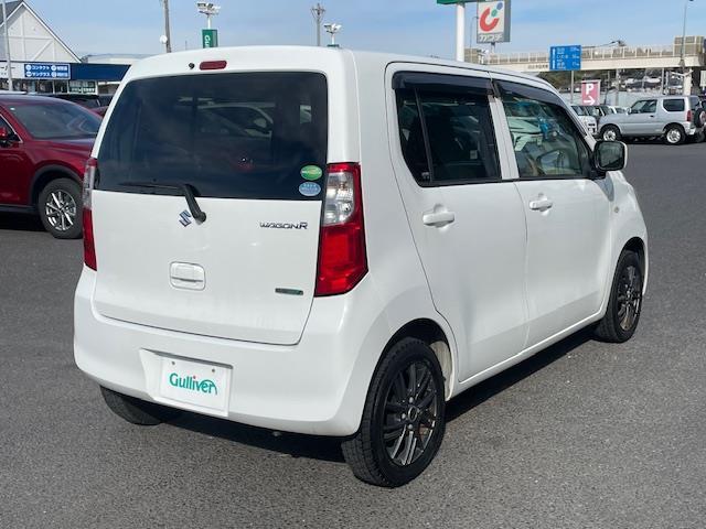 ワゴンＲ ＦＸ　１４インチｗａｒｅｎアルミホイール　純正アルミホイール付サマータイヤ４本　オーディオ　ＣＤチェンジャー　ＥＴＣ　アイドリングストップ　オートエアコン　パワーウィンドウ　純正フロアマット（31枚目）