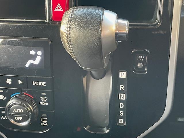 ルーミー カスタムＧ　Ｓ　純正ナビ　衝突軽減システム　フリップダウンモニター　両側パワースライドドア　バックカメラ　コーナーセンサー　ＬＥＤヘッドライト　モデリスタエアロ　シートヒーター　ドライブレコーダー　　ＥＴＣ（6枚目）